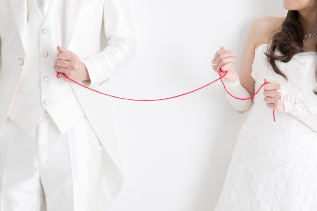 結婚も夢じゃない？！復縁占いで結ぶ赤い糸