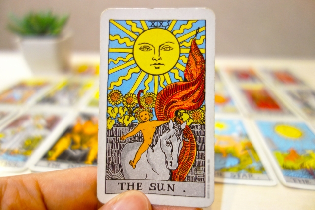 復縁成就はもう目の前？！成功の象徴とされる「太陽」のカードの意味と捉え方